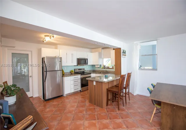 Listing Photo 4 - Condo for sale in building located at 1801 S Treasure Dr, Miami, FL 33141 - Unit #321