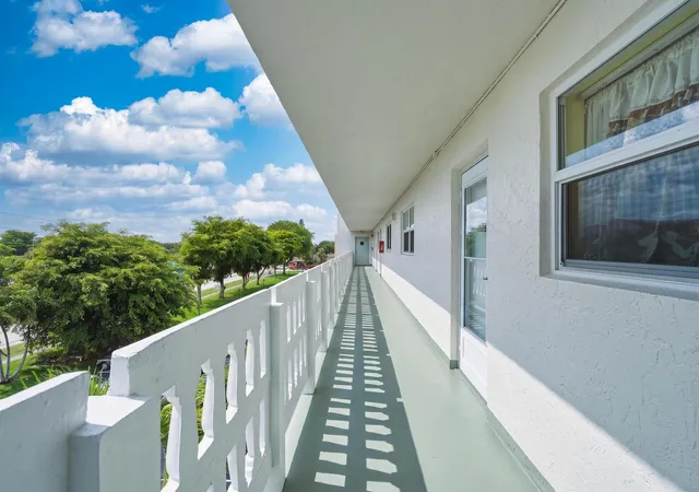 4th image of 205 Se 11Th Ter #403, Dania Beach, FL 33004 | MLS# B26037058