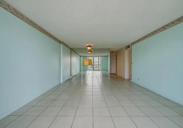 5th image of 205 Se 11Th Ter #403, Dania Beach, FL 33004 | MLS# B26037058