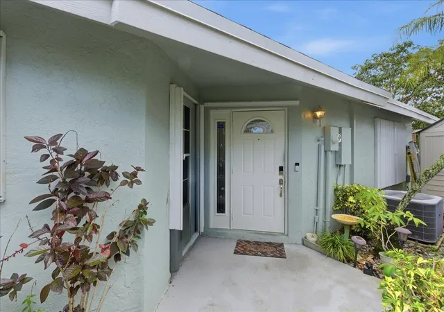3rd image of 970 Sw 111Th Wy, Davie, FL 33324 | MLS# B26037080