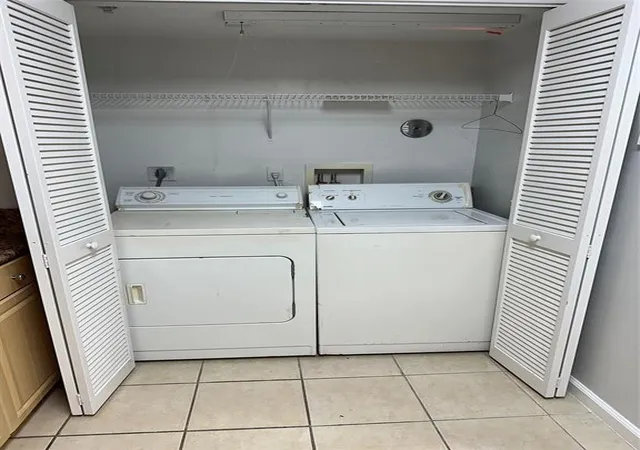 2nd image of 529 E Sheridan St #1081, Dania, FL 33004 | MLS# B26037101