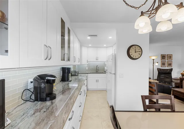 5th image of 210 Oakridge N, Deerfield Beach, FL 33442