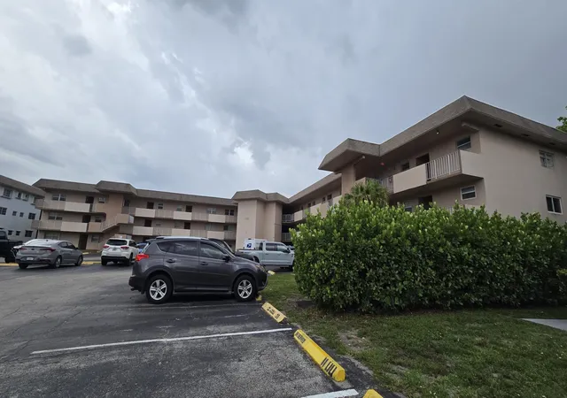 29th image of 1200 Tallwood Ave #305, Hollywood, FL 33021 | MLS# B26037149