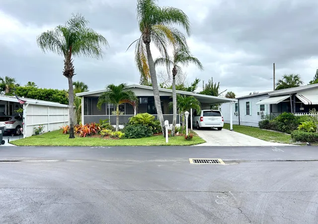 Homes for sale in Lake Worth, FL | 3409 Lake Overlook Pl, Lake Worth, FL 33462 | MLS# B26037159