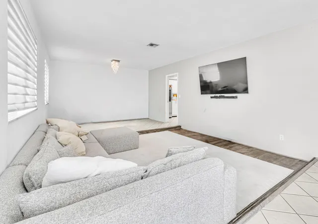 3rd image of 2200 N 47Th Ave, Hollywood, FL 33021 | MLS# B26037183