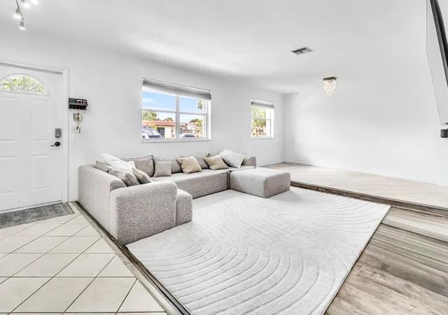 4th image of 2200 N 47Th Ave, Hollywood, FL 33021 | MLS# B26037183