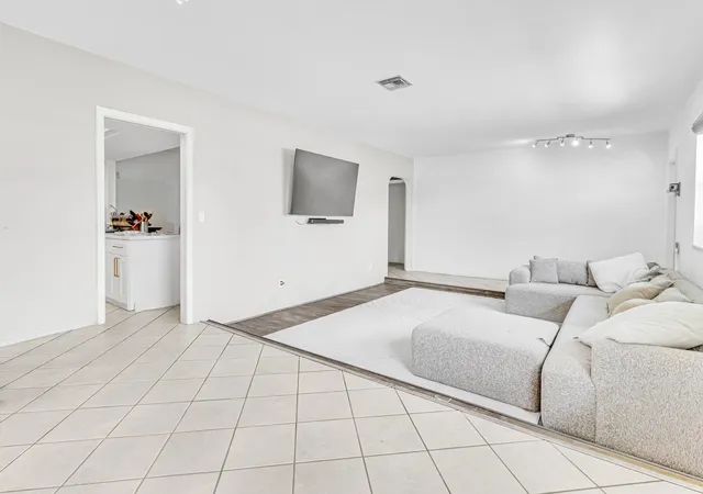 5th image of 2200 N 47Th Ave, Hollywood, FL 33021 | MLS# B26037183