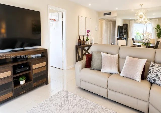 Listing Photo 3 - Condo for sale in building located at 4570 Nw 18Th Ave, Deerfield Beach, FL 33064 - Unit #506
