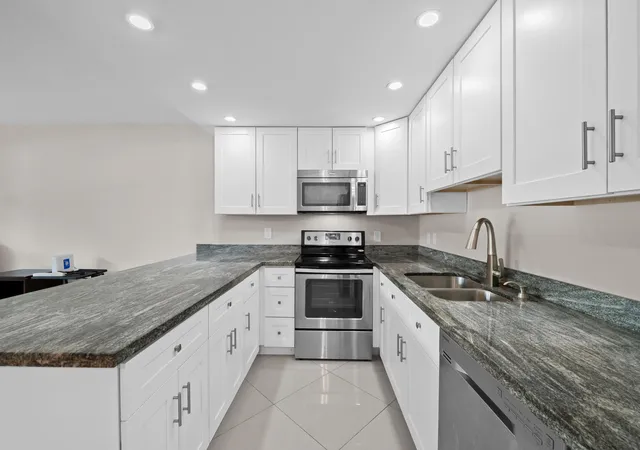 4th image of 2503 Antigua Ter #E1, Coconut Creek, FL 33066 | MLS# B26037202