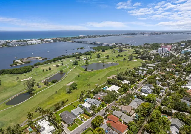 4th image of 422 N Lakeside Dr, Lake Worth Beach, FL 33460 | MLS# B26037253