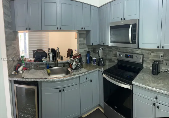 Photo 3 of Single family home for sale at 9206 Sw 147th Ct, Miami, FL 33196 | MLS# A12031668 | Listing updated on 2026-08-18