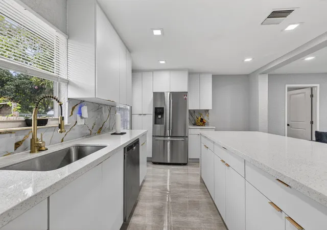 Homes for sale in Pompano Beach, FL | 800 Nw 6Th Ave, Pompano Beach, FL 33060 | MLS# B26037272