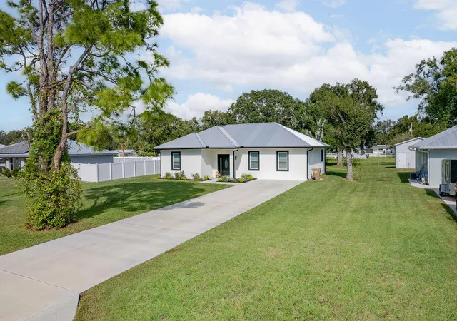 1st image of 1014 Sw 11th St, Okeechobee, FL 34974 | MLS# B26037283