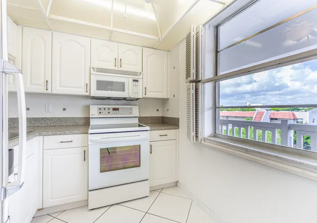 5th image of 3531 Inverrary Dr #H406, Lauderhill, FL 33319 | MLS# B26037316
