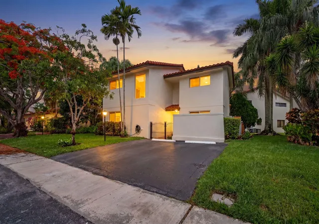 Homes for sale in Plantation, FL | 704 Sw 89th Ave, Plantation, FL 33324 | MLS# B26037428