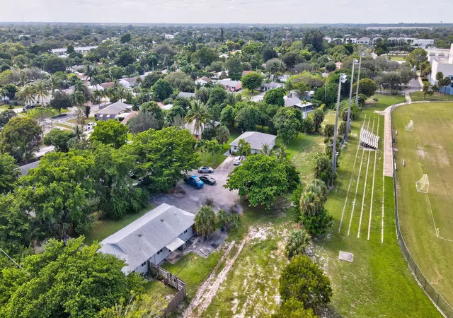2nd image of 2227 Ne 3Rd Ave, Delray Beach, FL 33444