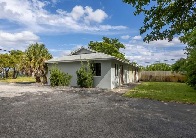 3rd image of 2227 Ne 3Rd Ave, Delray Beach, FL 33444