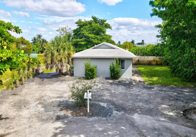 4th image of 2227 Ne 3Rd Ave, Delray Beach, FL 33444