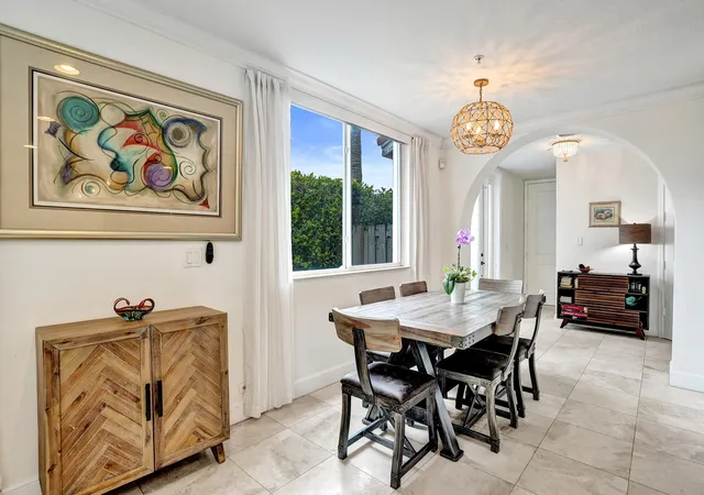 Homes for sale in Fort Lauderdale, FL | 2610 Ne 11Th Ct, Fort Lauderdale, FL 33304 | MLS# B26037549