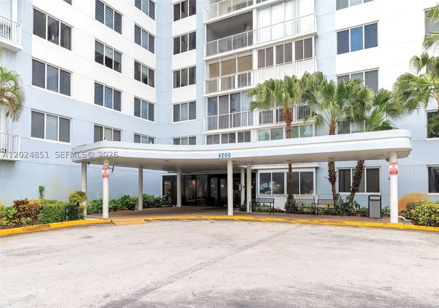2nd image of 4200 Hillcrest Dr #504, Hollywood, FL 33021 | MLS# A12024851