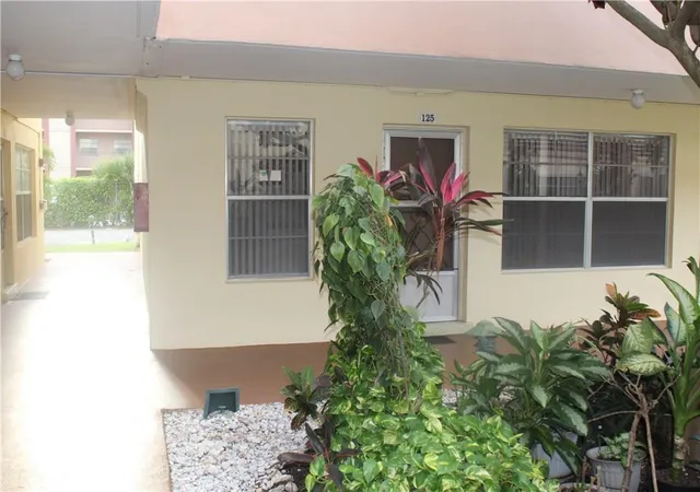 Homes for sale in Lauderdale Lakes, FL | 3071 Nw 47th Ter #125, Lauderdale Lakes, FL 33313 | MLS# B26037629