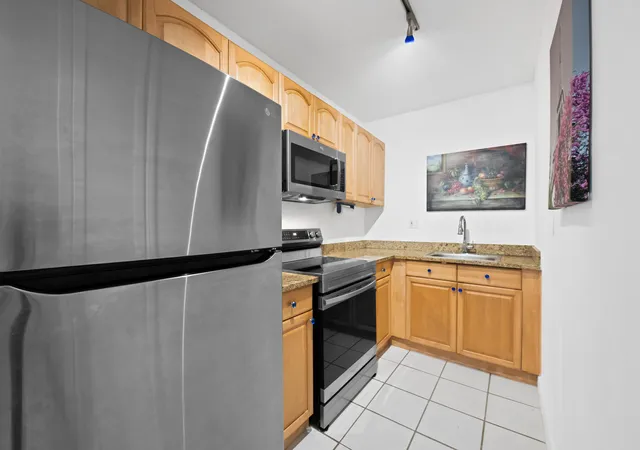 Homes for sale in Fort Lauderdale, FL | 720 Orton Ave #402, Fort Lauderdale, FL 33304 | MLS# B26037631