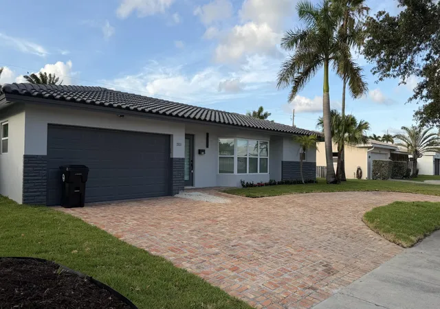 2nd image of 2521 Ne 45th St, Lighthouse Point, FL 33064 | MLS# B26037657