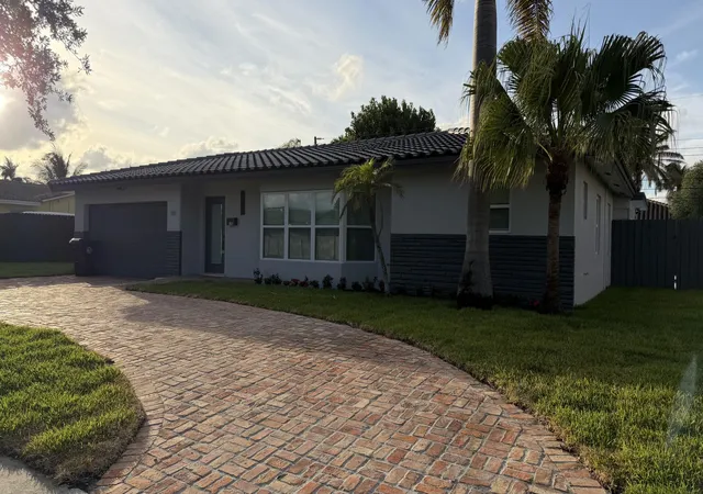3rd image of 2521 Ne 45Th St, Lighthouse Point, FL 33064 | MLS# B26037657