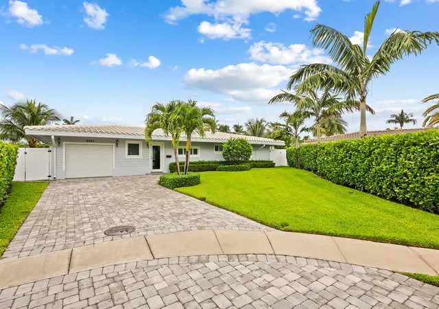 Homes for sale in Lighthouse Point, FL | 2421 Ne 50th St, Lighthouse Point, FL 33064 | MLS# B26037684