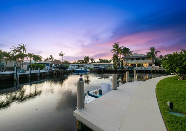 Homes for sale in Lighthouse Point, FL | 2421 Ne 50th St, Lighthouse Point, FL 33064 | MLS# B26037684