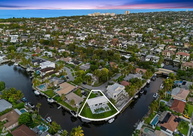 Homes for sale in Lighthouse Point, FL | 2421 Ne 50Th St, Lighthouse Point, FL 33064 | MLS# B26037684