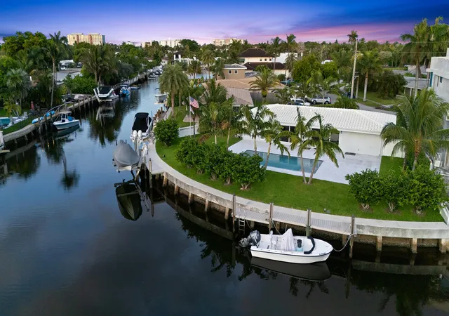 Homes for sale in Lighthouse Point, FL | 2421 Ne 50Th St, Lighthouse Point, FL 33064 | MLS# B26037684