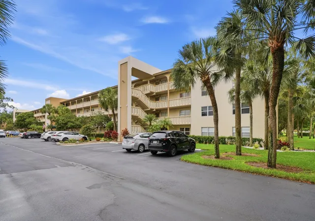 32nd image of 2302 Lucaya Ln #E1, Coconut Creek, FL 33066 | MLS# B26037730