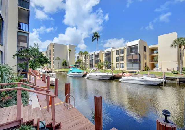2nd image of 4 Royal Palm Wy, Boca Raton, FL 33432