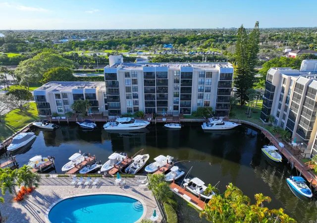 3rd image of 4 Royal Palm Wy, Boca Raton, FL 33432