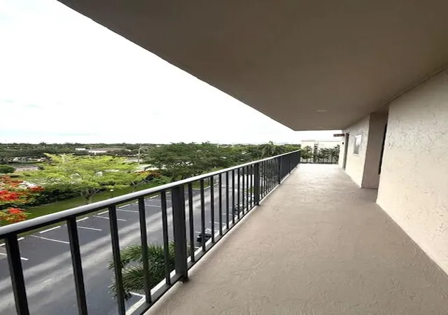 5th image of 4 Royal Palm Wy, Boca Raton, FL 33432