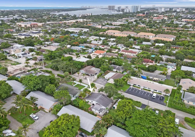 Homes for sale in North Palm Beach, FL | 1947 Holman Dr, North Palm Beach, FL 33408 | MLS# B26037928