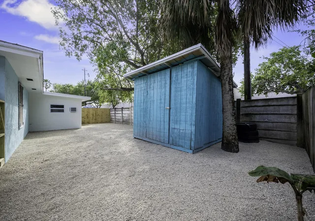 Homes for sale in North Palm Beach, FL | 1718 Ridge Rd, North Palm Beach, FL 33408 | MLS# B26037932