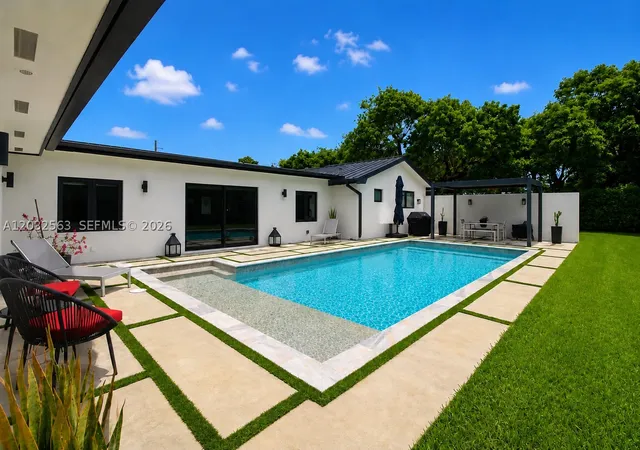 4th image of 8700 N 175Th St, Palmetto Bay, FL 33157 | MLS# A12032563