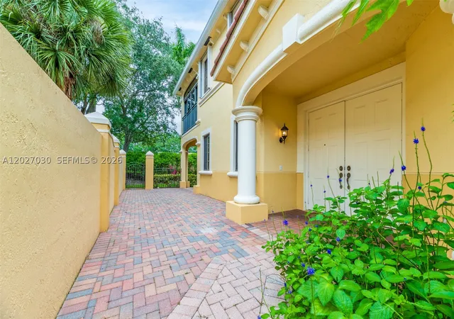 Homes for sale in Weston, FL | 1695 Passion Vine Cir #22-1, Weston, FL 33326 | MLS# A12027030