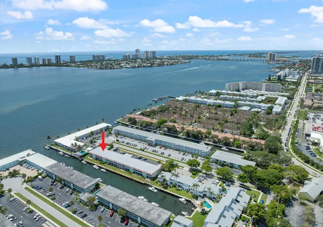 Homes for sale in North Palm Beach, FL | 117 Lehane Terrace, North Palm Beach, FL 33408 | Houzeo