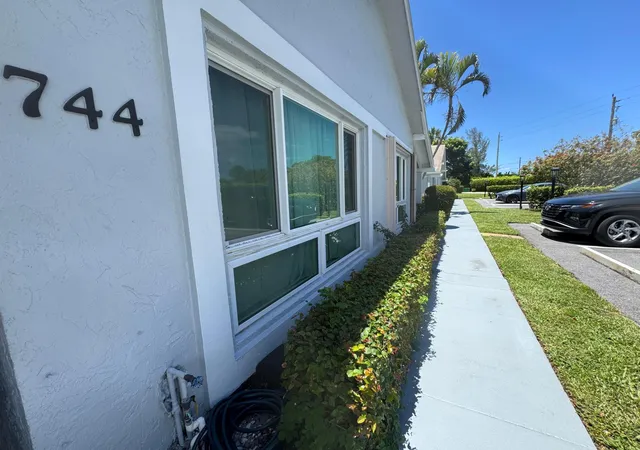 3rd image of 744 Lago Rd #1f, Delray Beach, FL 33445 | MLS# B26037994