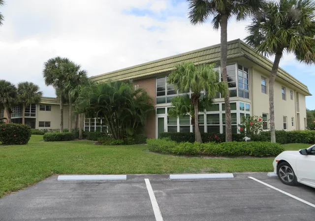 Homes for sale in Vero Beach, FL | 37 Vista Gardens Trl #201, Vero Beach, FL 32962 | MLS# B26038041