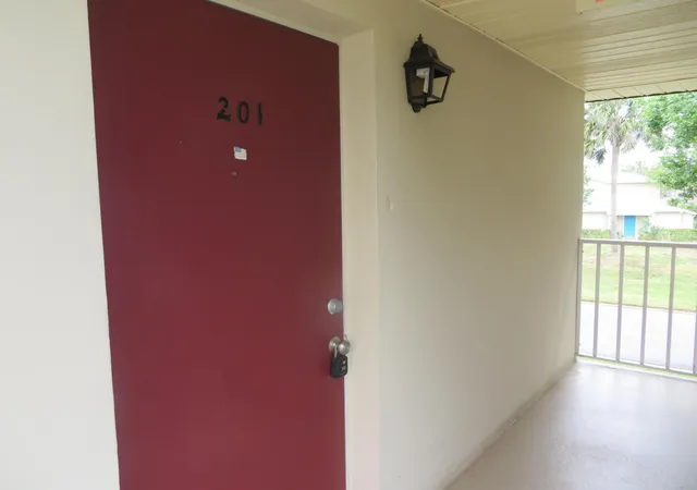 Homes for sale in Vero Beach, FL | 37 Vista Gardens Trl #201, Vero Beach, FL 32962 | MLS# B26038041