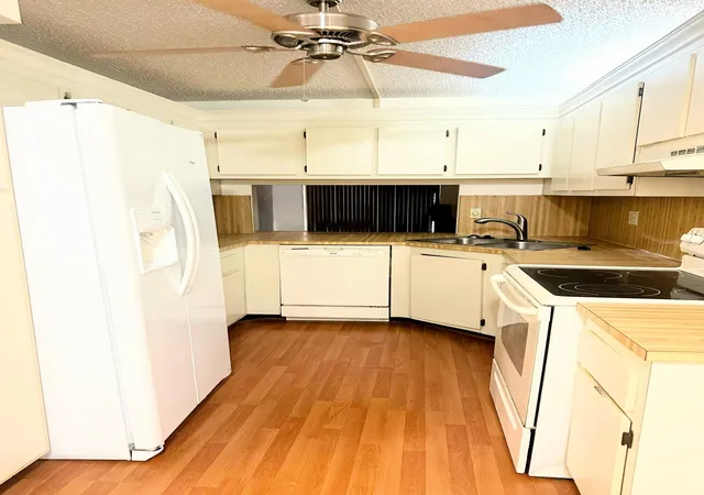 Homes for sale in Miami Gardens, FL | 430 Nw 214Th St, Miami Gardens, FL 33169