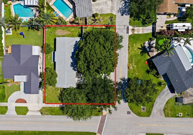 Homes for sale in Palm Beach Gardens, FL | 678 Riverside Dr, Palm Beach Gardens, FL 33410 | MLS# B26038050