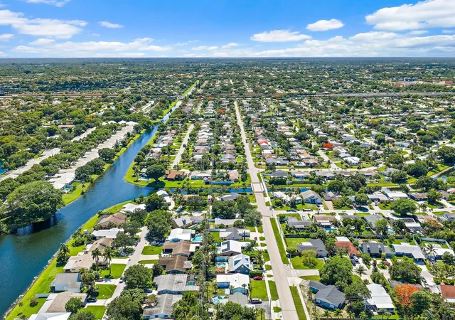 Homes for sale in Palm Beach Gardens, FL | 678 Riverside Dr, Palm Beach Gardens, FL 33410 | MLS# B26038050
