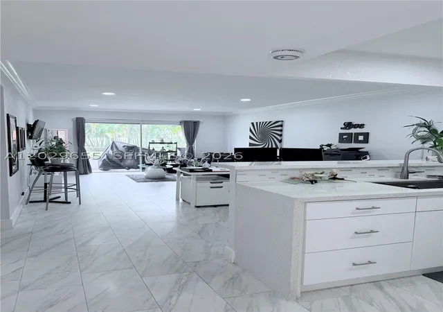 3rd image of 1100 Hillcrest Ct, Hollywood, FL 33021