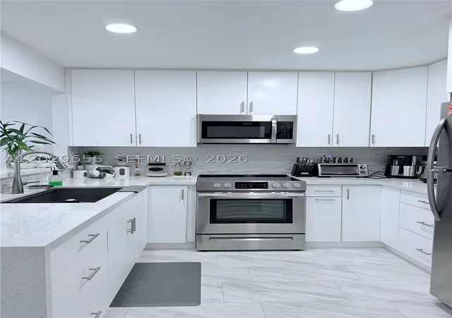 4th image of 1100 Hillcrest Ct, Hollywood, FL 33021