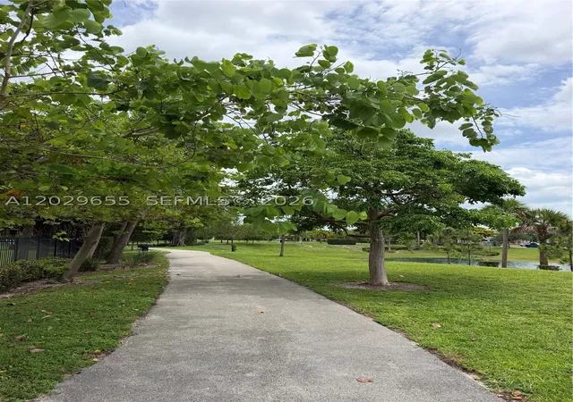 2nd image of 1100 Hillcrest Ct, Hollywood, FL 33021